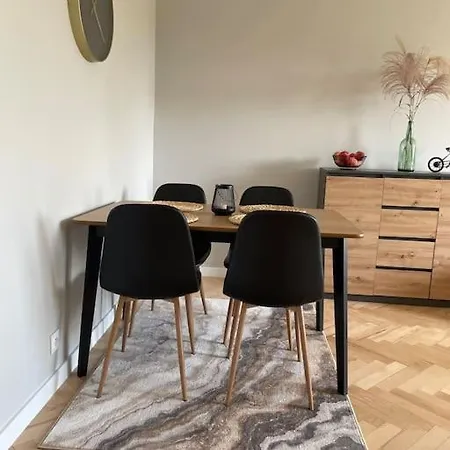Four Bedroom Lachmana Apartment Warsaw