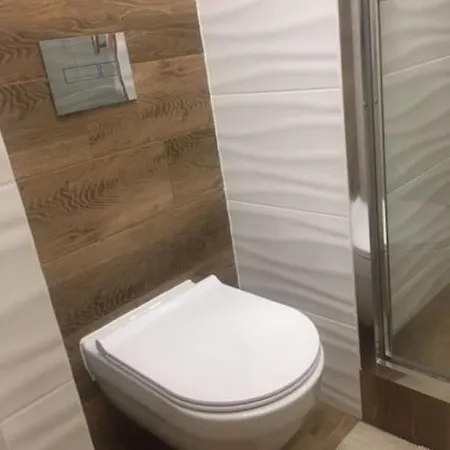アパート Four Bedroom Lachmana *