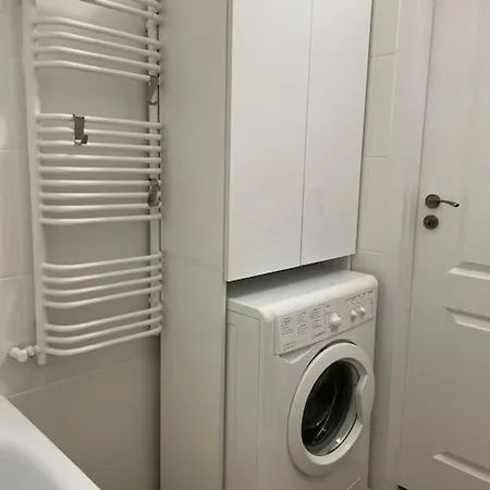 アパート Four Bedroom Lachmana ワルシャワ