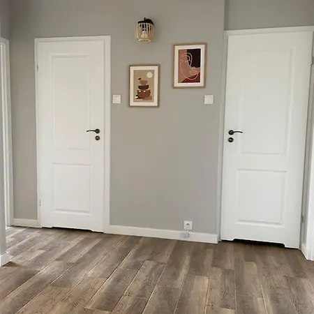 Four Bedroom Lachmana * ワルシャワ
