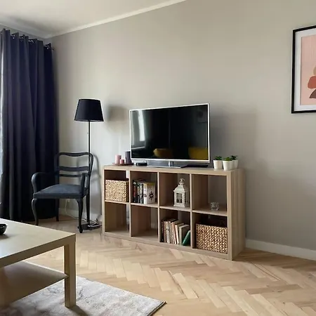 Four Bedroom Lachmana アパート ワルシャワ