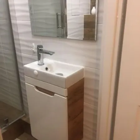 アパート Four Bedroom Lachmana ワルシャワ
