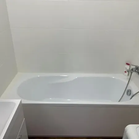 Four Bedroom Lachmana ワルシャワ